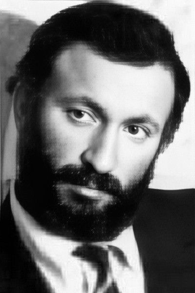 Mukharbek Akov backdrop