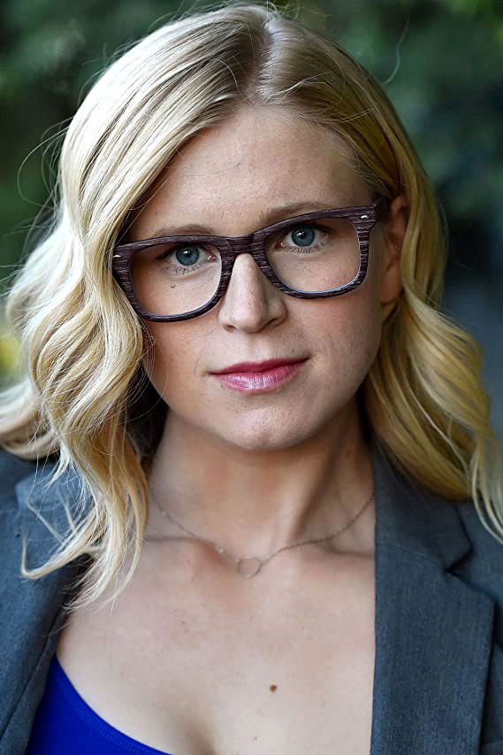 Kari Swanson backdrop