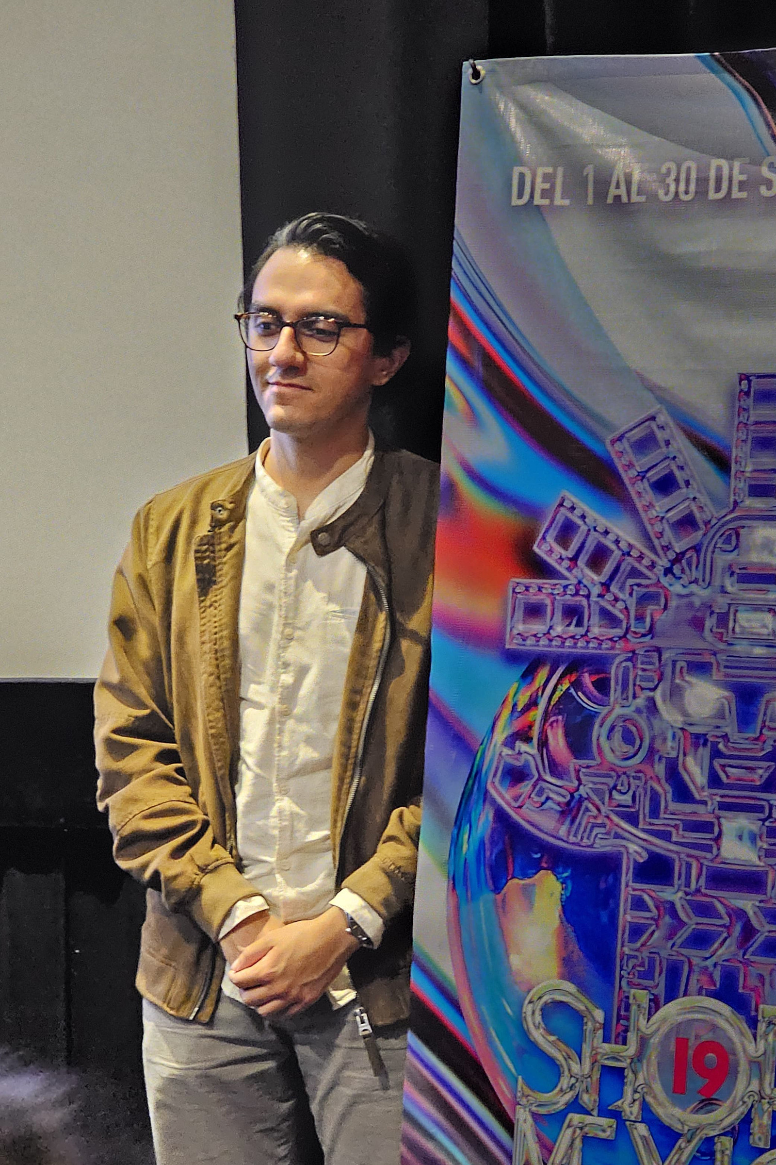 Mario González Jiménez backdrop