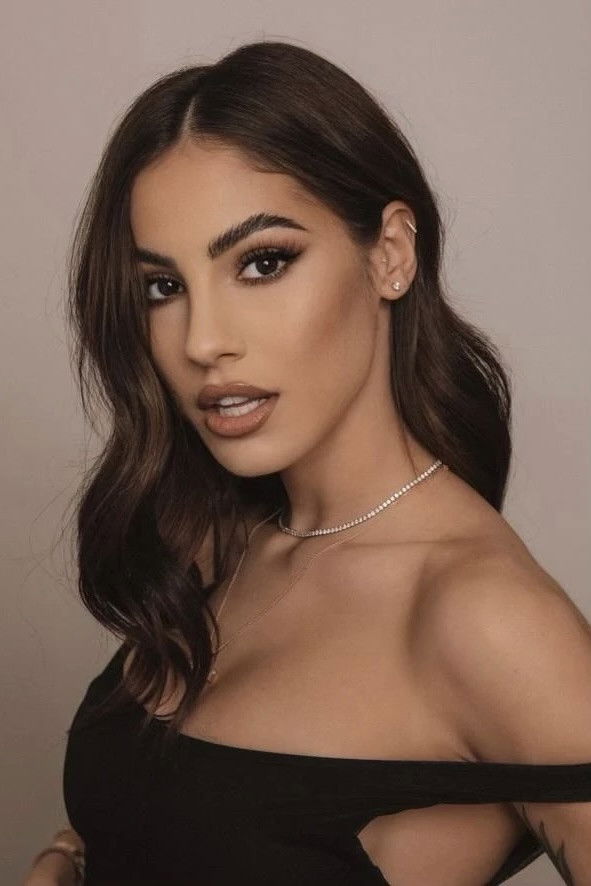 Giulia De Lellis backdrop