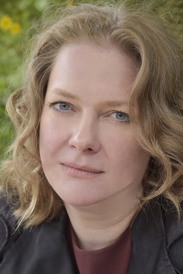 Elena Andreeva backdrop