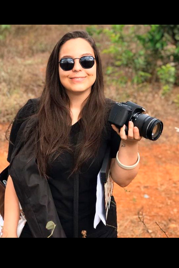 Júllia Ferreira backdrop