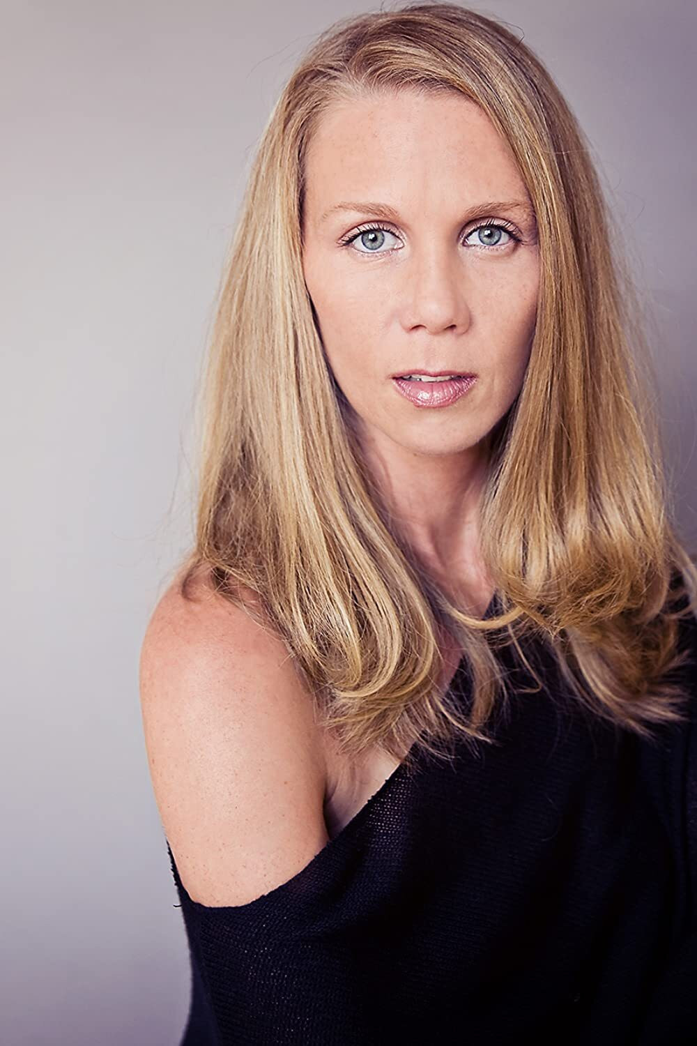 Tracey de Leon backdrop