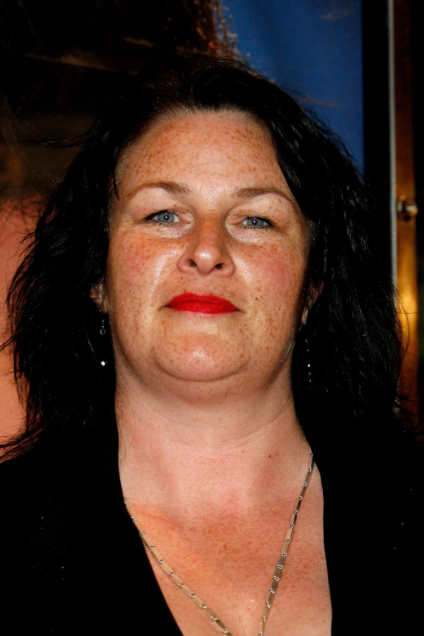 Dzhuli T. Uollës backdrop