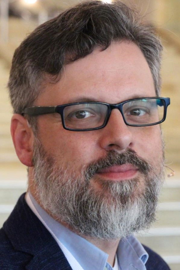 Sebastian Bartoschek backdrop