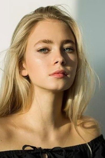 Ulyana Chzhan backdrop