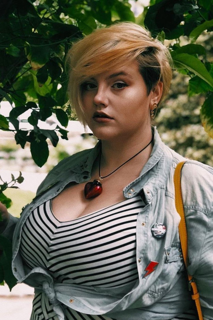 Sia Aleskovskaya backdrop