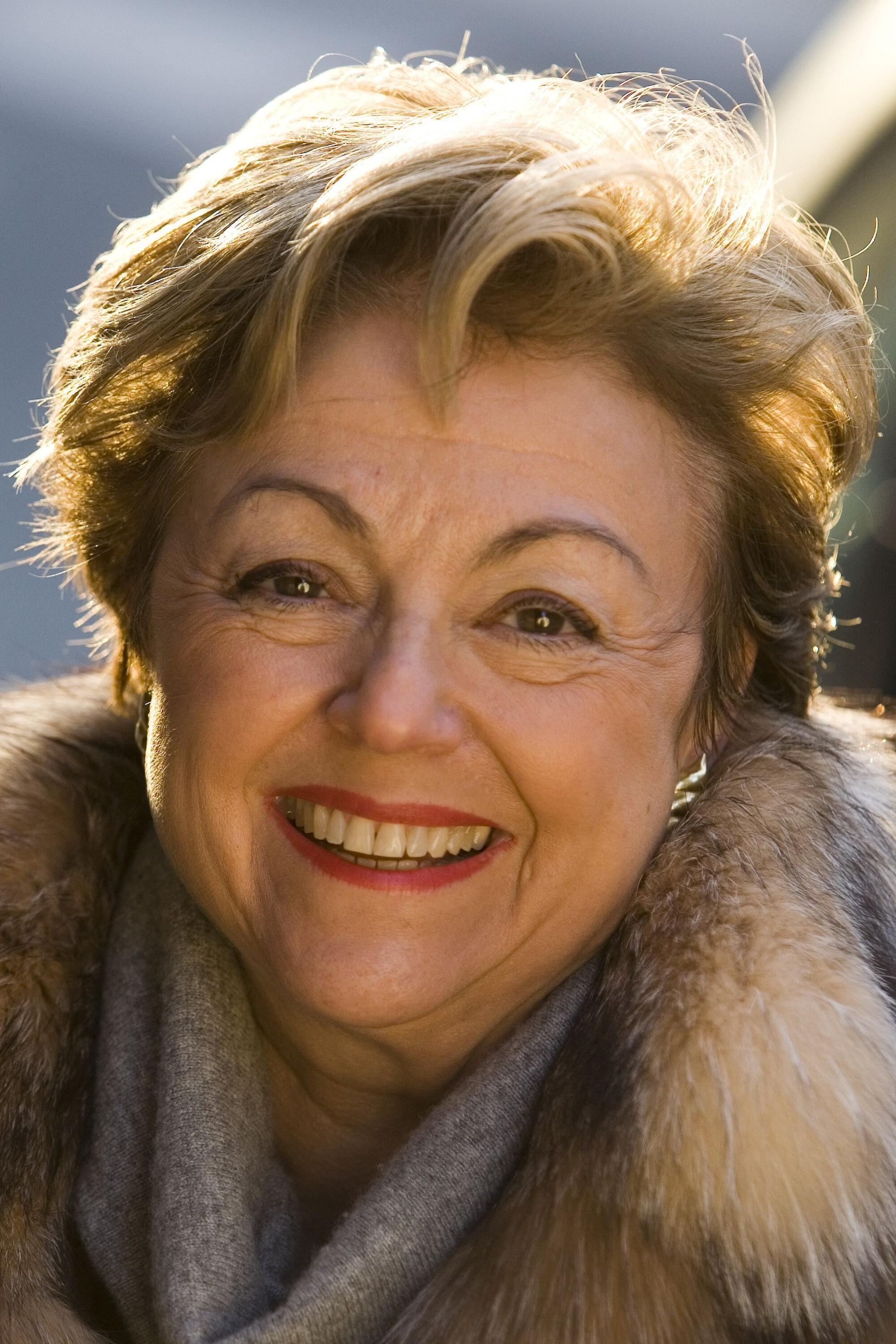 Évelyne Lever backdrop