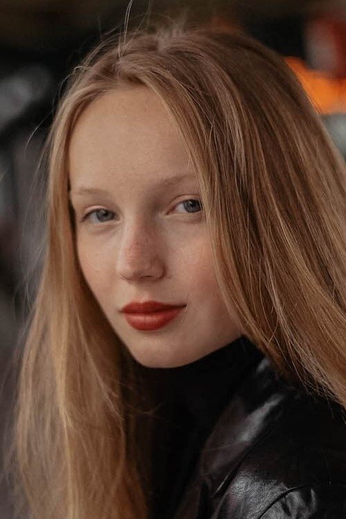 Mina-Giselle Rüffer backdrop