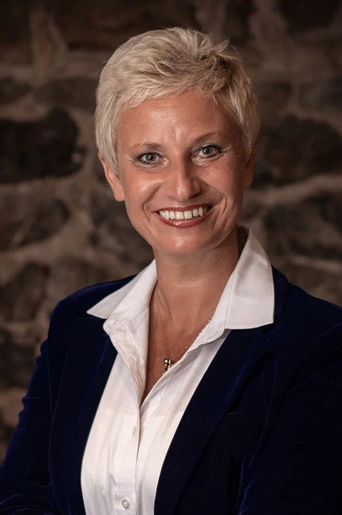 Anna Šteina backdrop