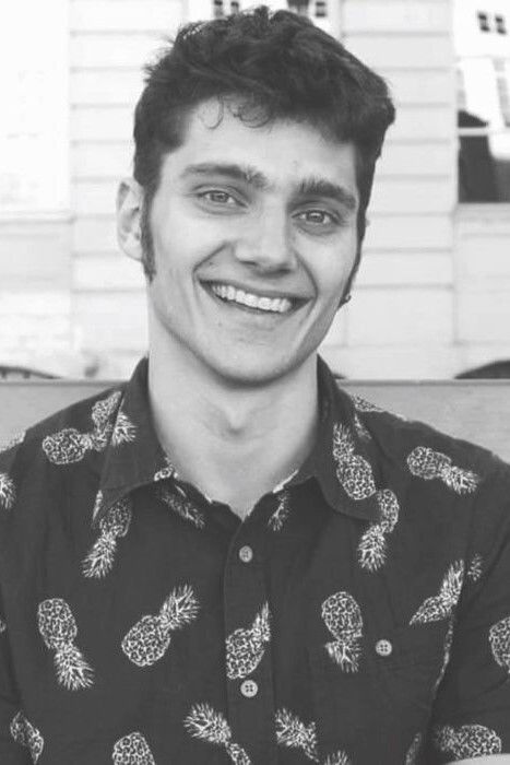 Maxi Delmelle backdrop