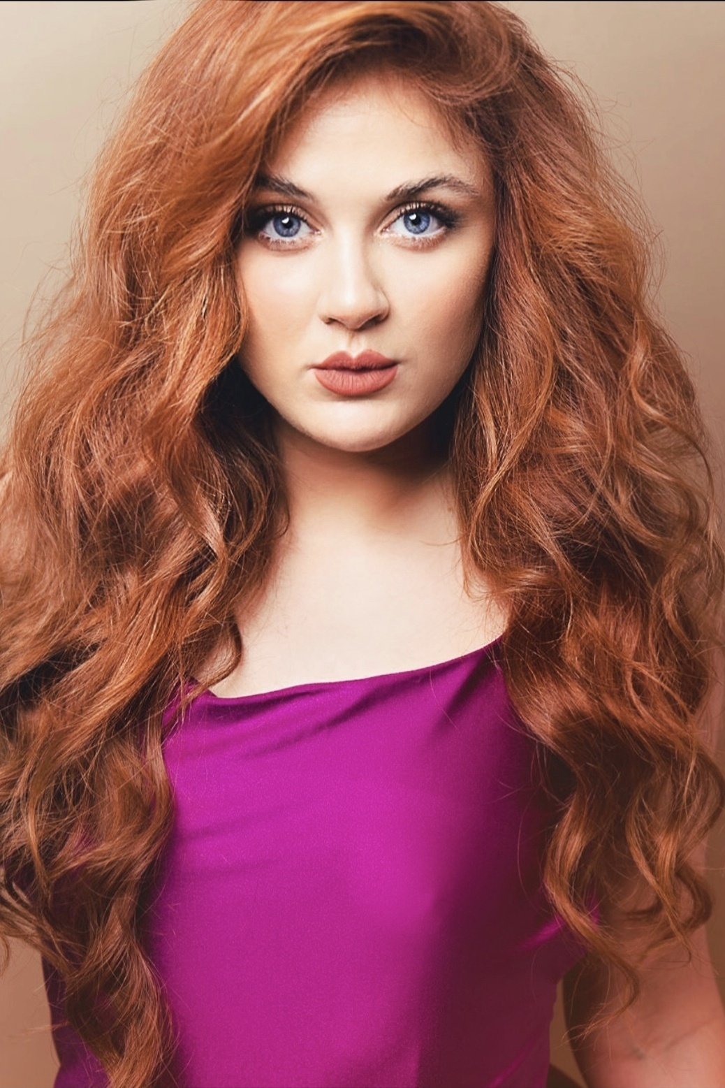 Hannah Hueston backdrop