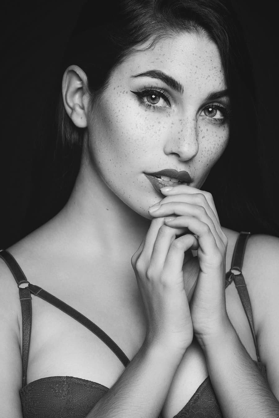 Cintia García backdrop