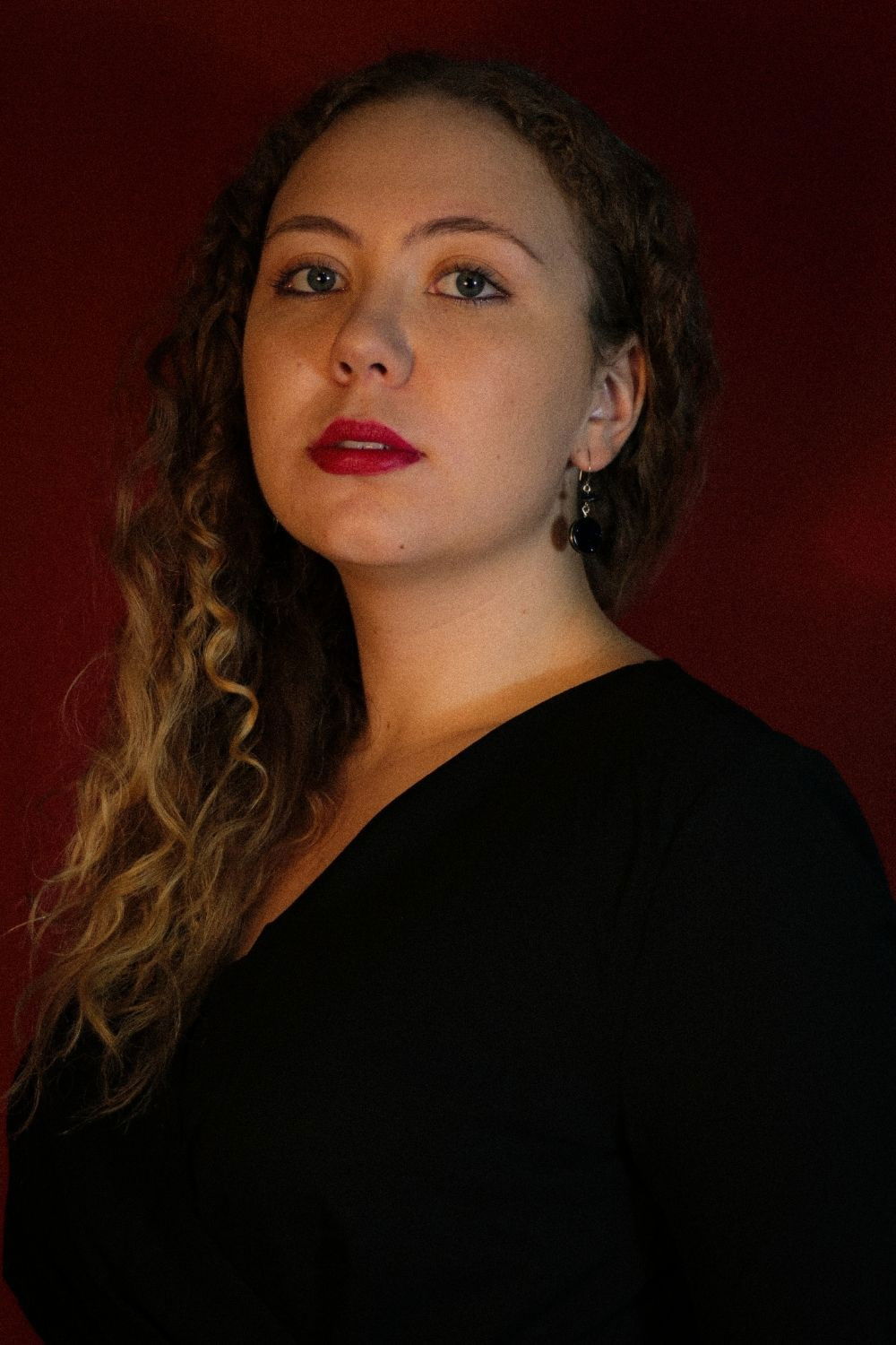 Néftali Maibi Jung backdrop