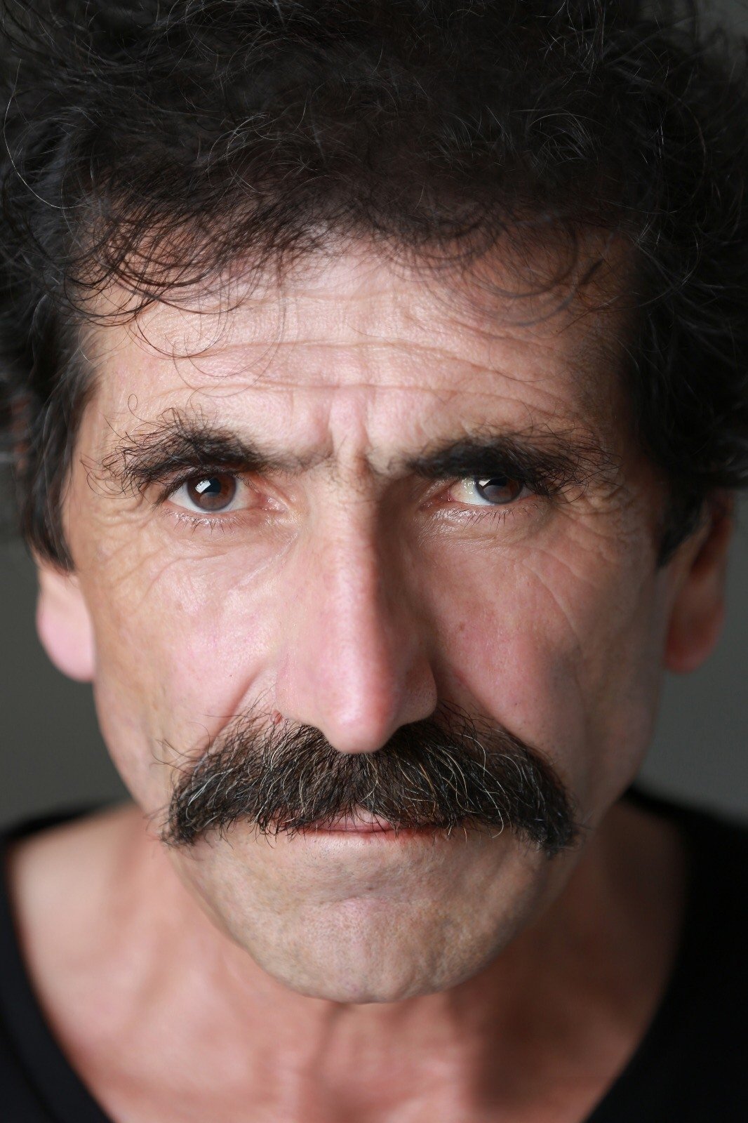 Yaşar Karakulak backdrop