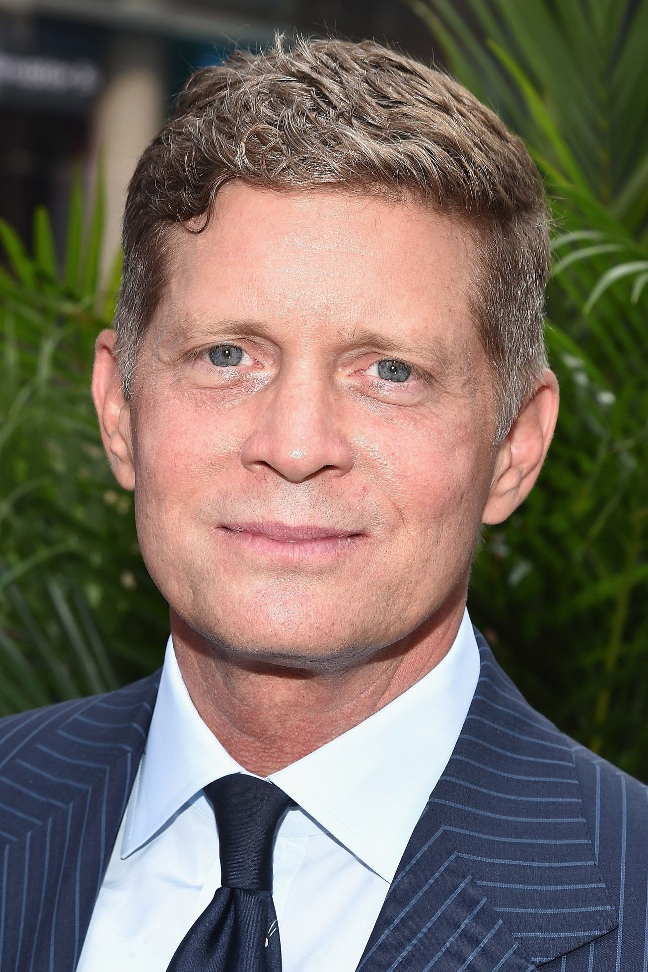 Robert Simonds → Robert Simonds backdrop