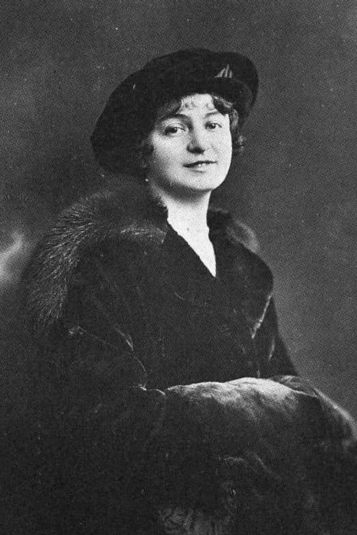 Thea Sandten backdrop