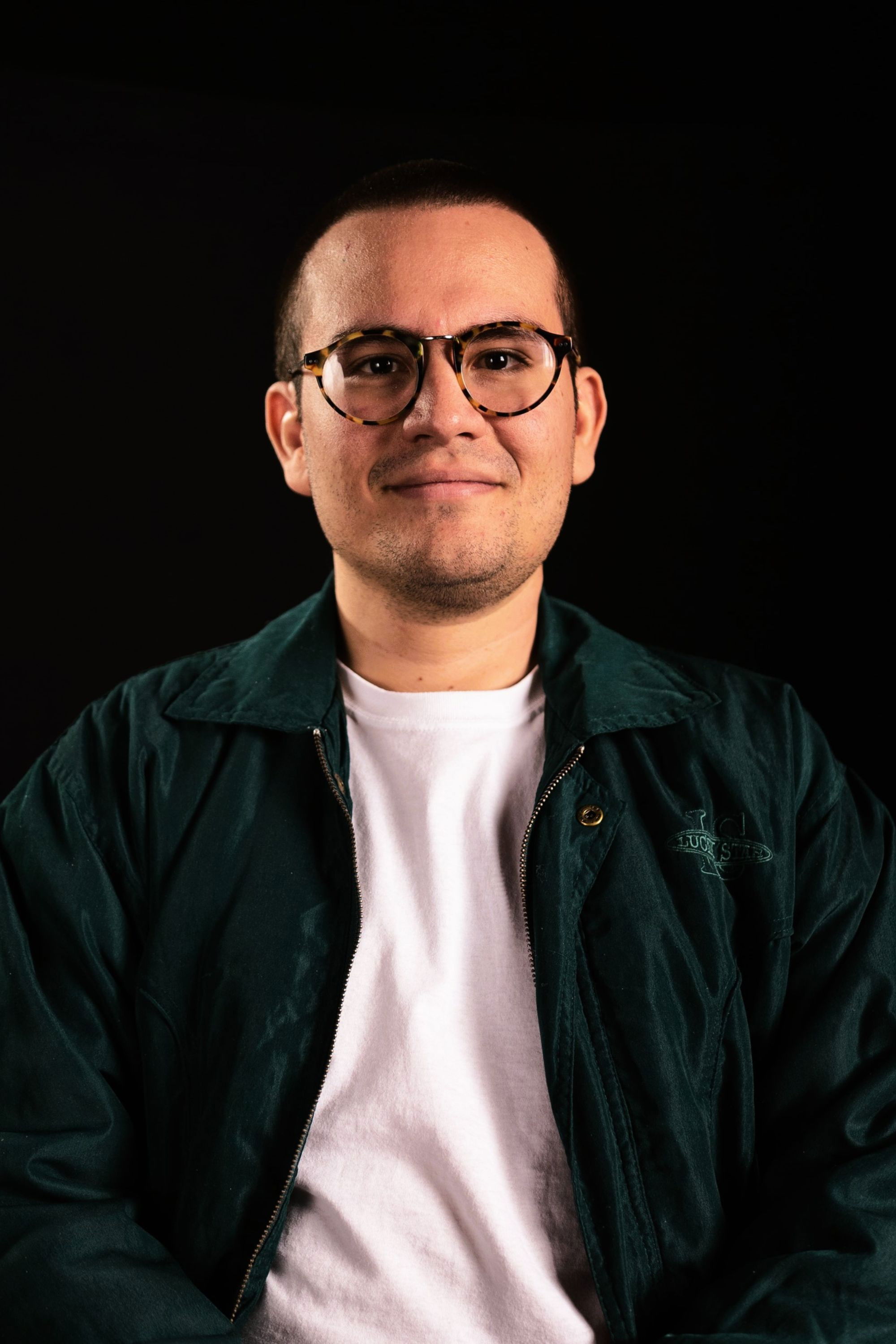 Guillermo Bello backdrop