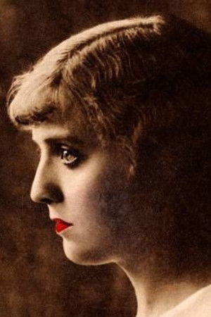 Lilly Jacobson backdrop