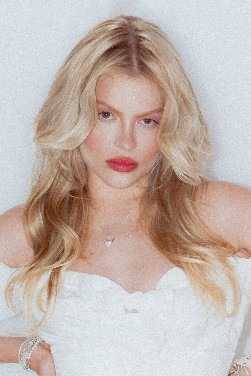 Luísa Sonza backdrop