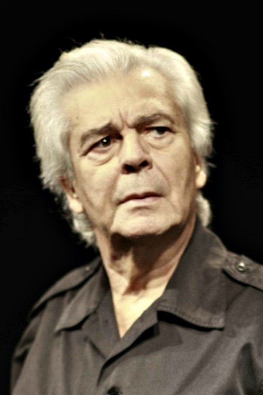 Giannis Mortzos backdrop