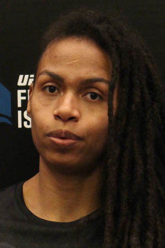 Luana Carolina backdrop