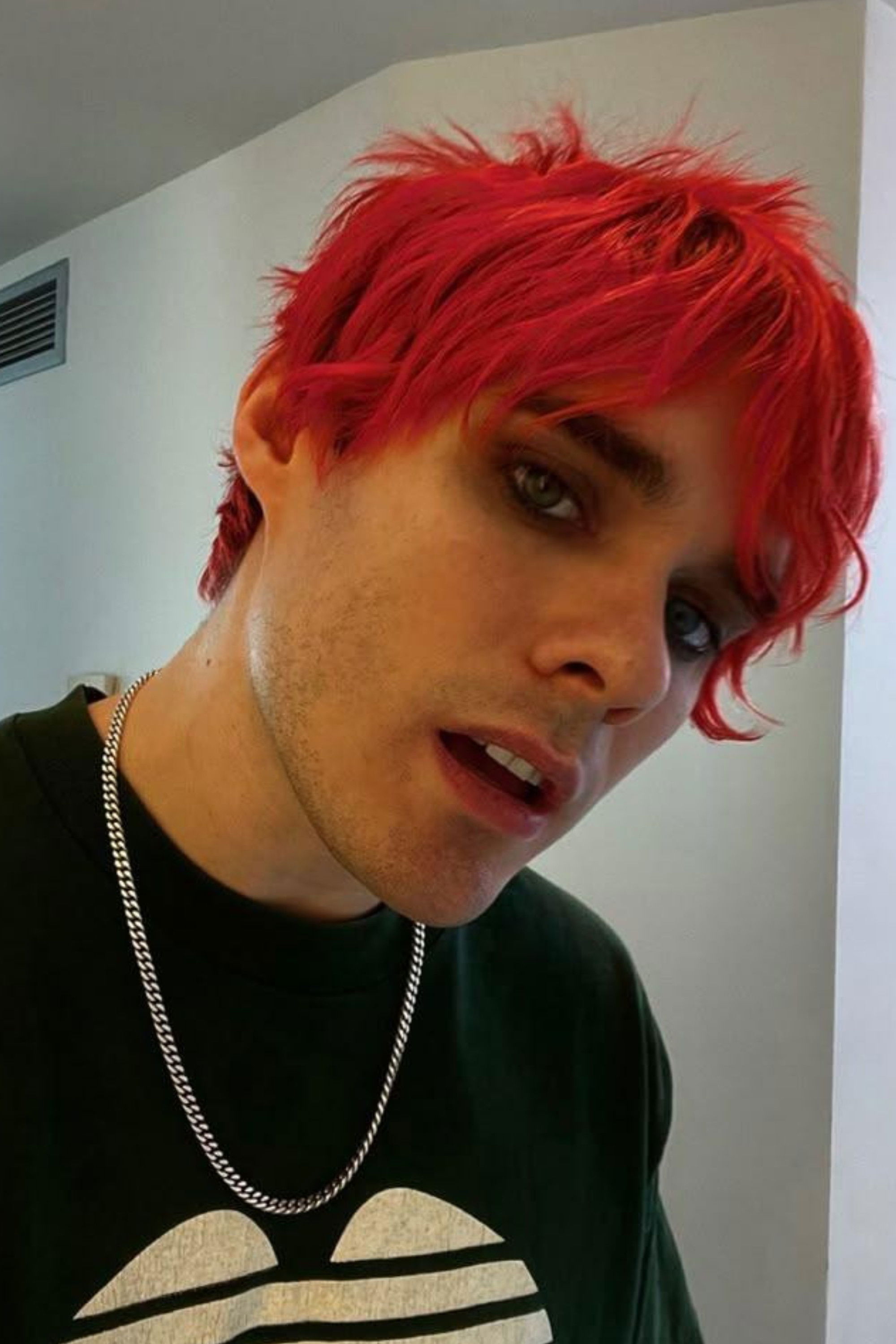 Awsten Knight backdrop