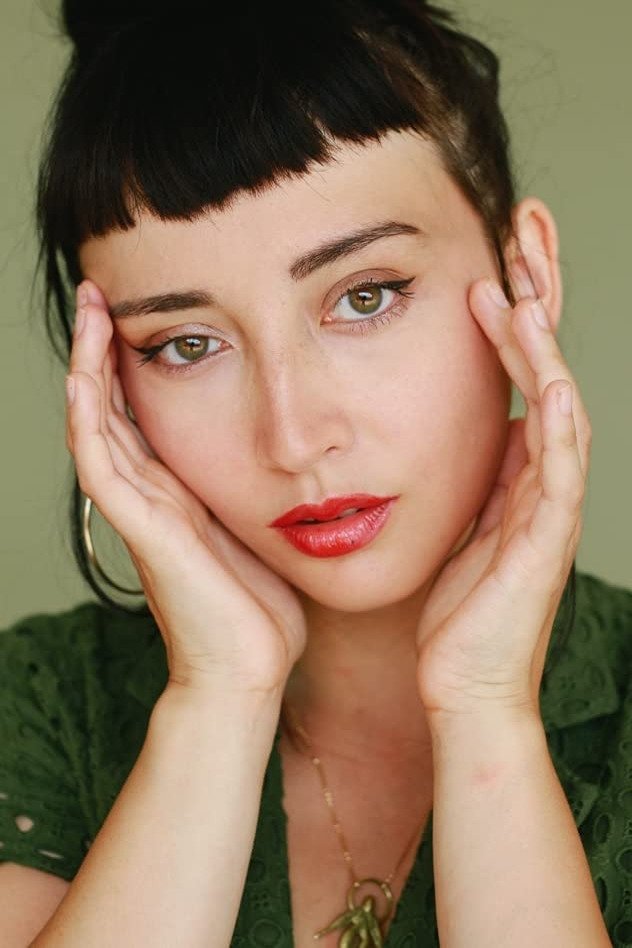 Daphné Huynh backdrop