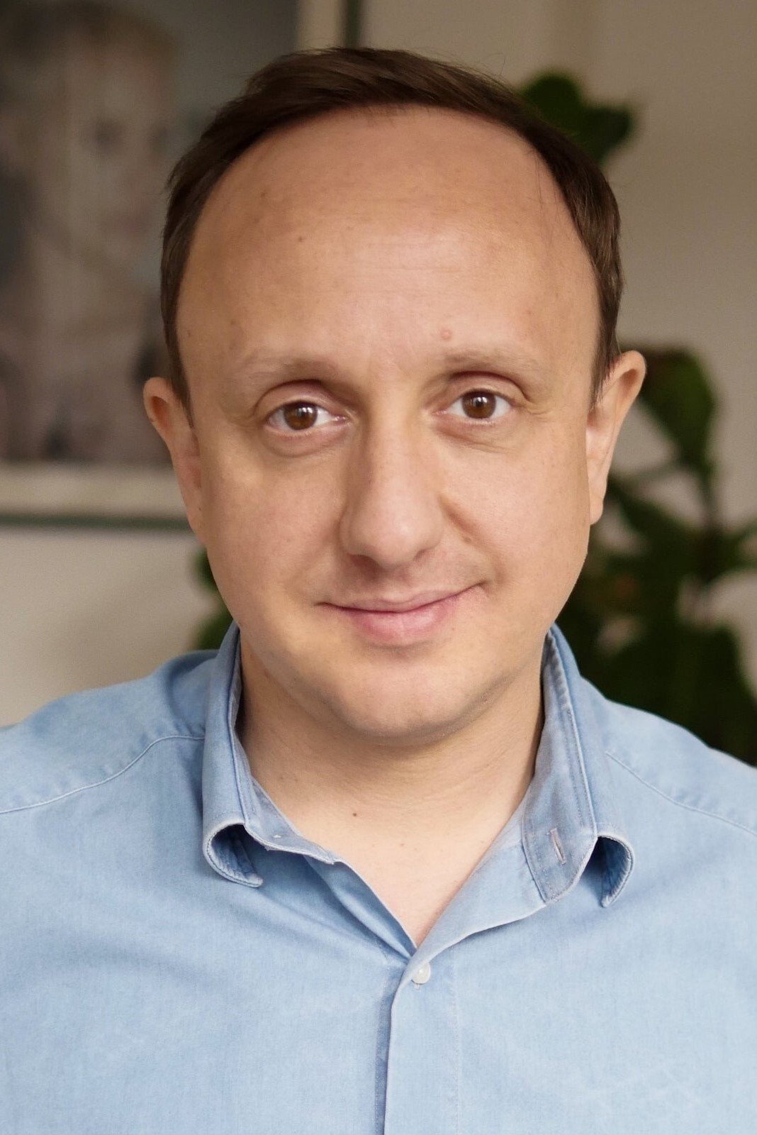 Hubert Myon backdrop