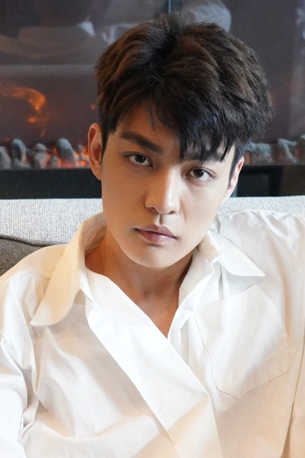 Li Xing Lin backdrop