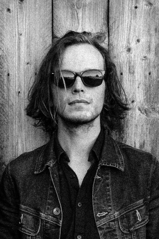 Julien Carton backdrop