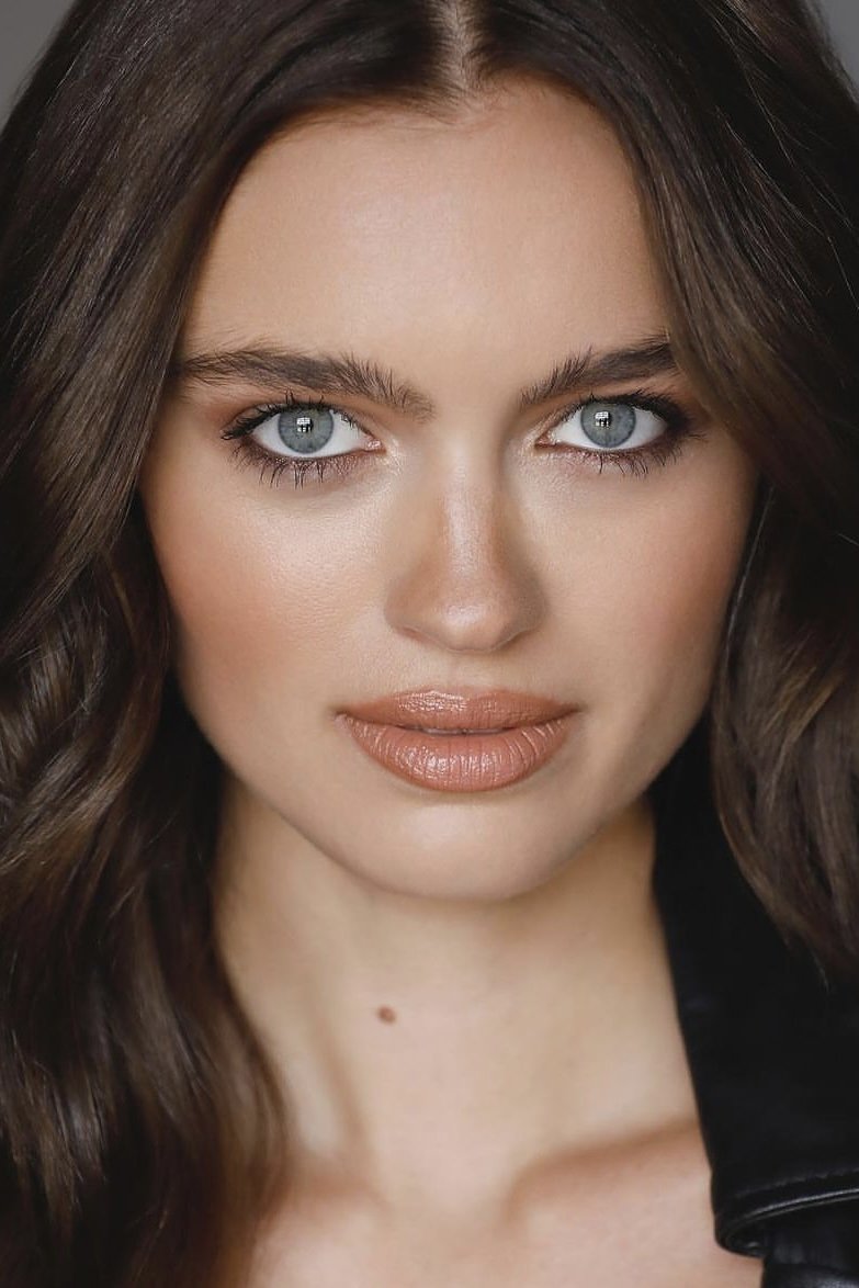 Hannah Dannelly backdrop