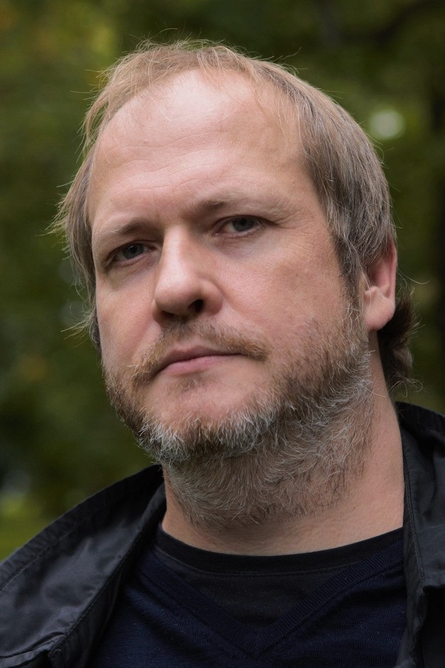 Kaupo Kruusiauk backdrop