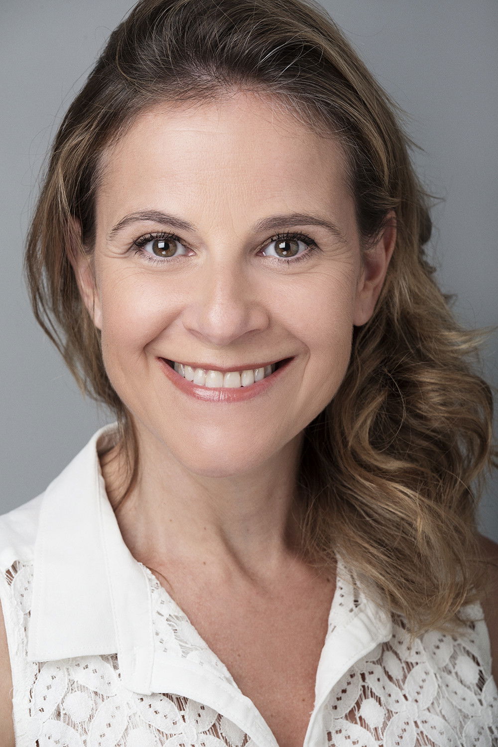 Belén San Román backdrop