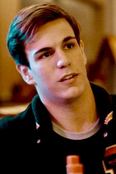 Alex Sorian Brown backdrop