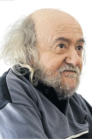 Enrique Symns backdrop