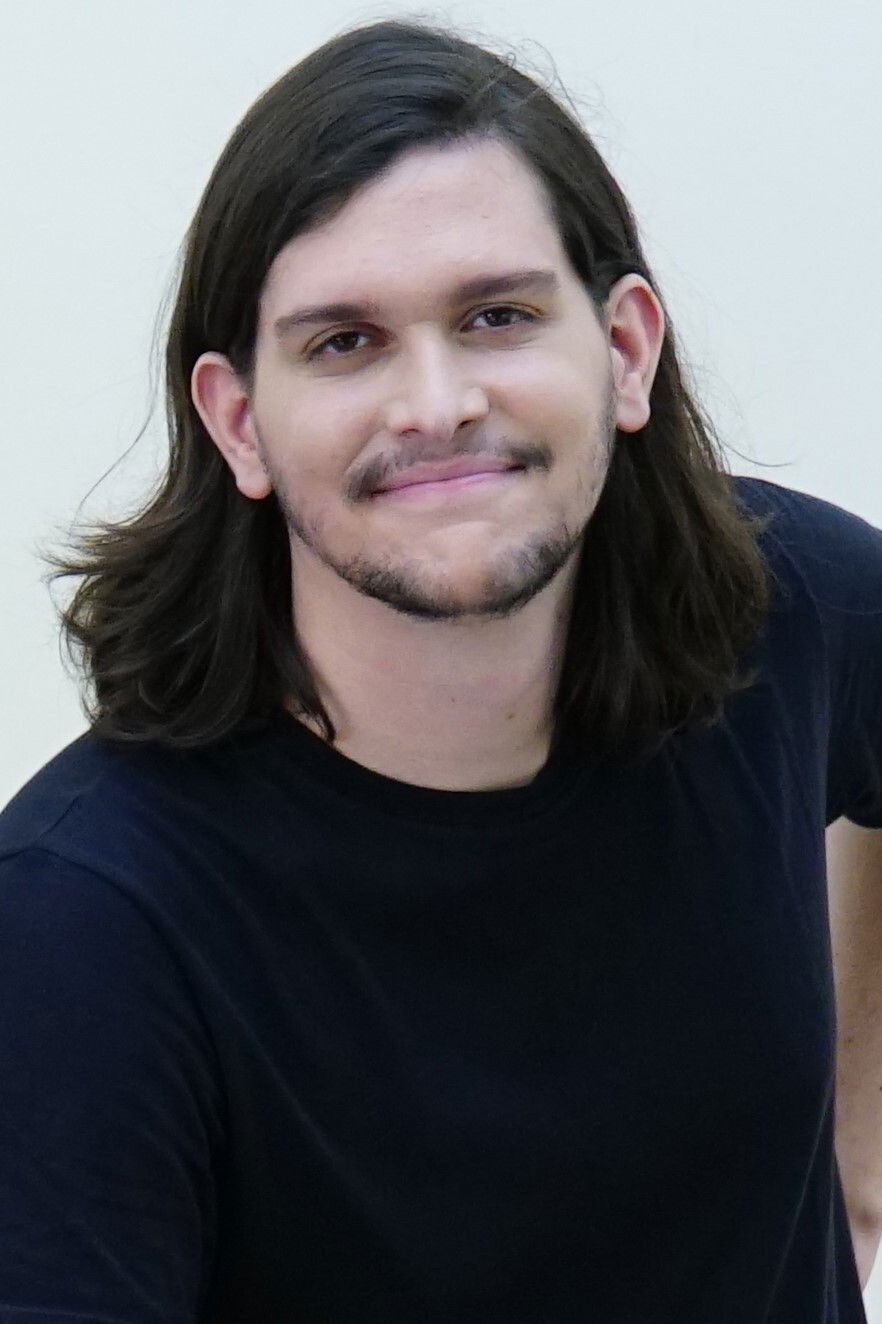 Tomás Alvarenga backdrop