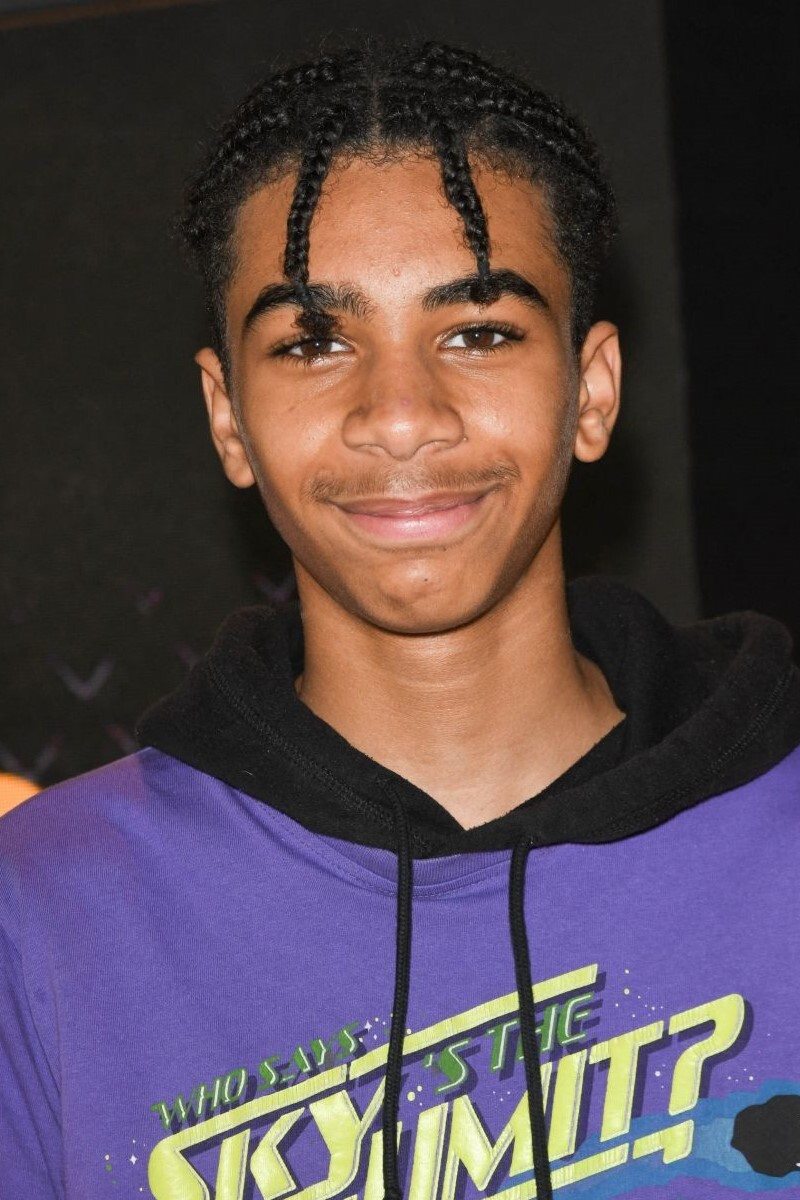 Yoann Eloundou Noah backdrop