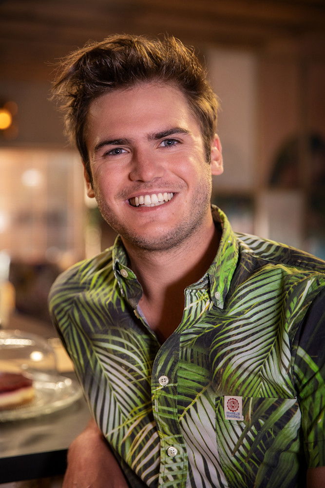 Thomas Van Achteren backdrop