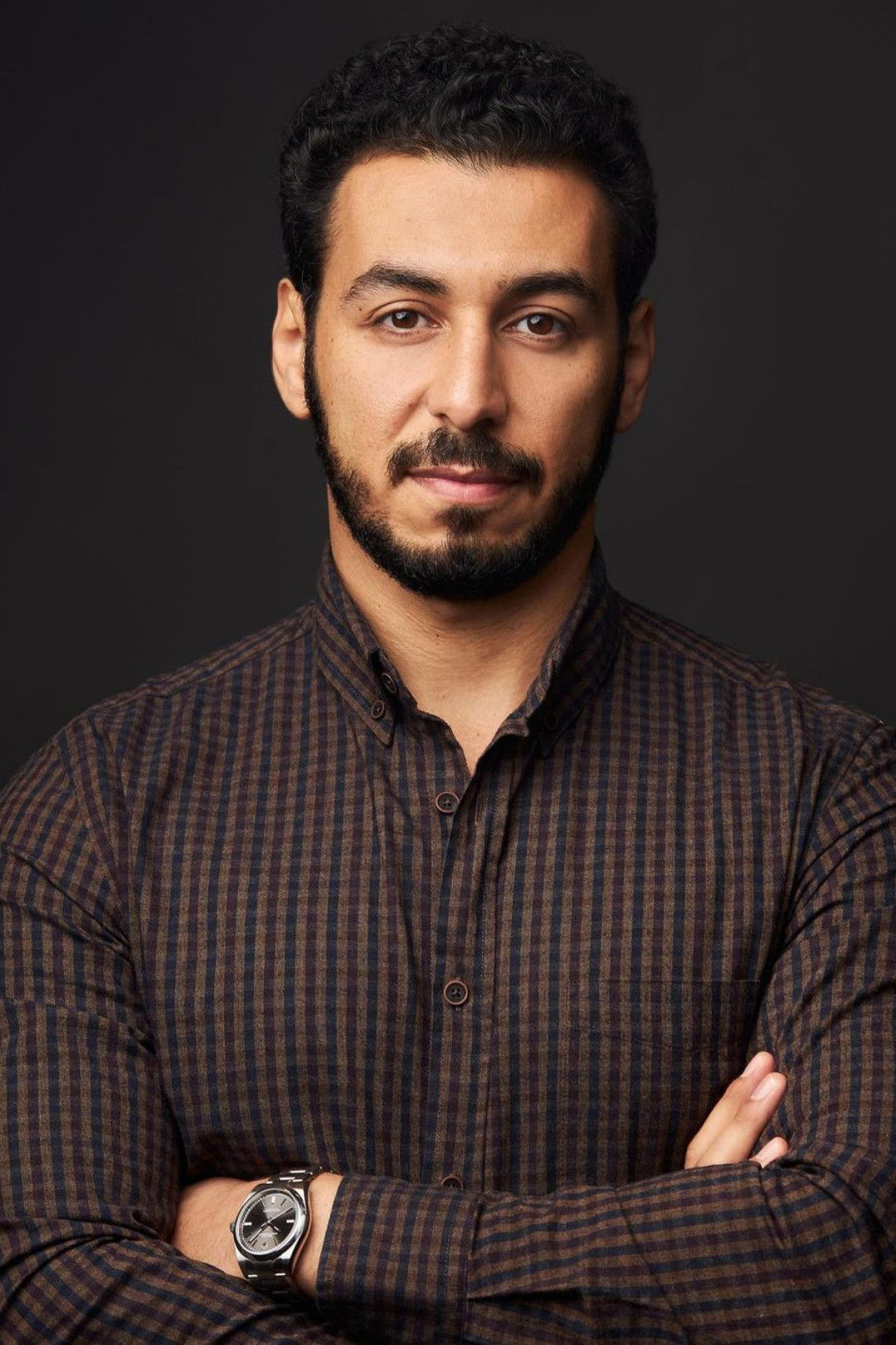 Ali El Arabi backdrop