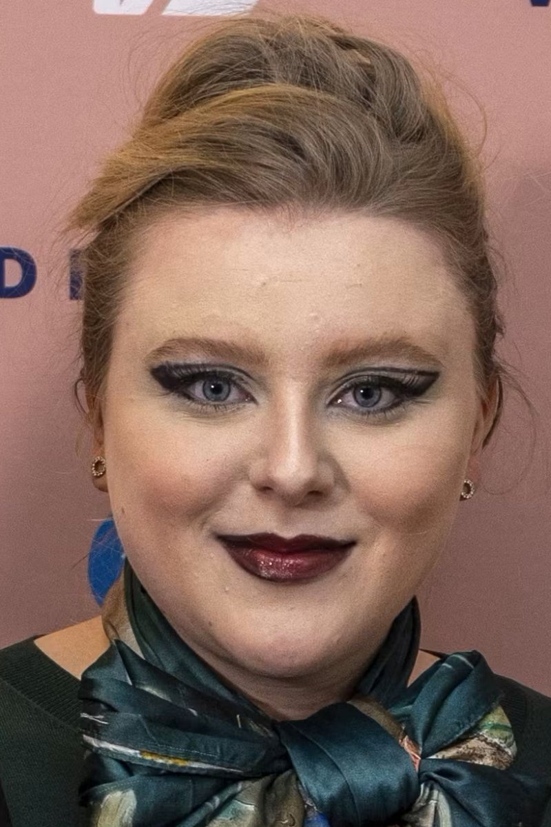 Ophelia Pitzner backdrop