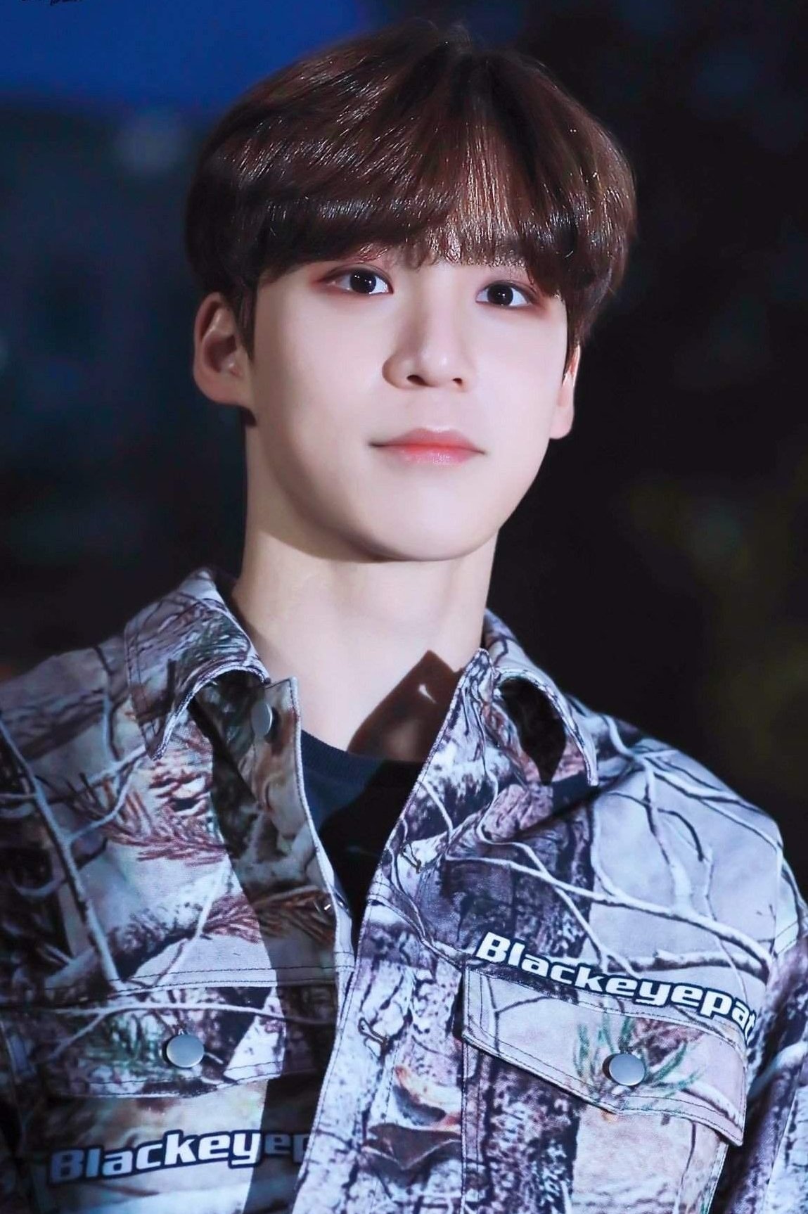 Jeong Yun-ho backdrop