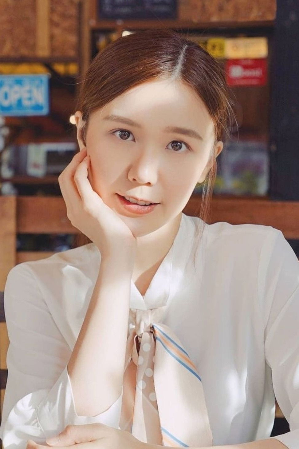 Sherlyn Seo backdrop