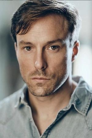 Mikël Hoad backdrop