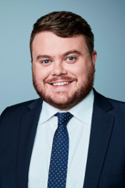 Donie O'Sullivan backdrop