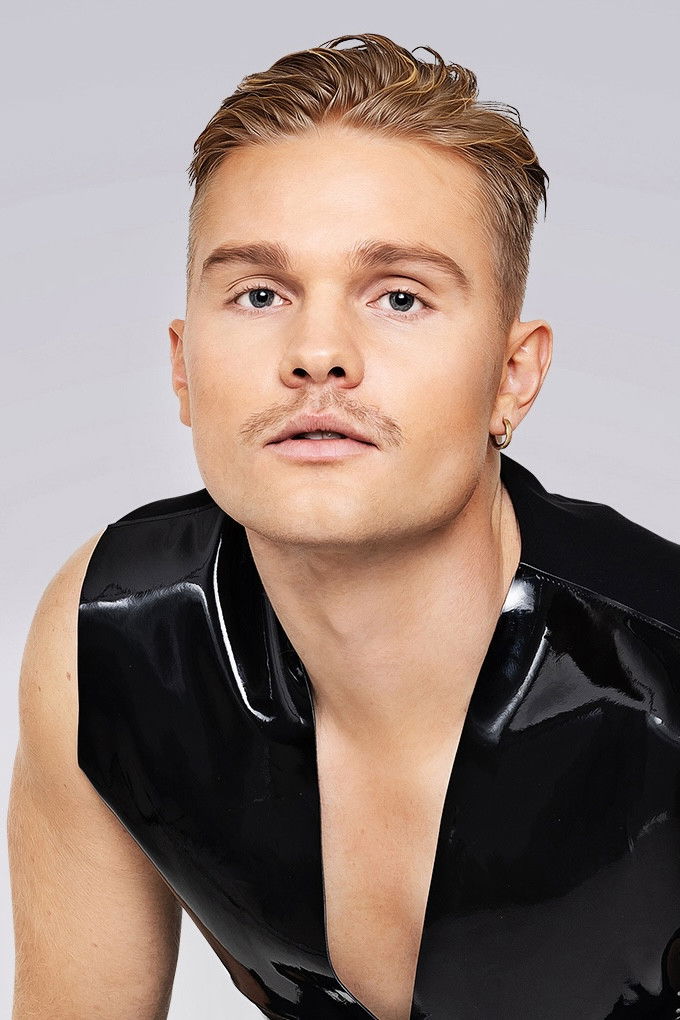 Benjamin Peltonen backdrop