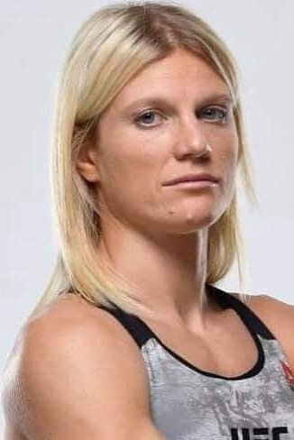 Manon Fiorot backdrop