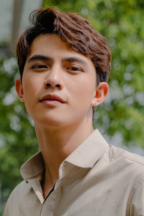 Trần Ngọc Vàng backdrop