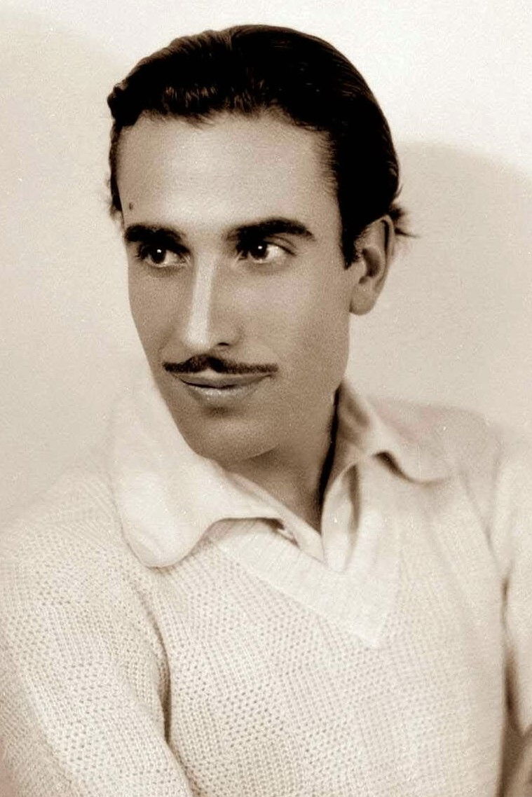 Andrés Carranque de Ríos backdrop