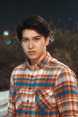 Sidik Eduard backdrop